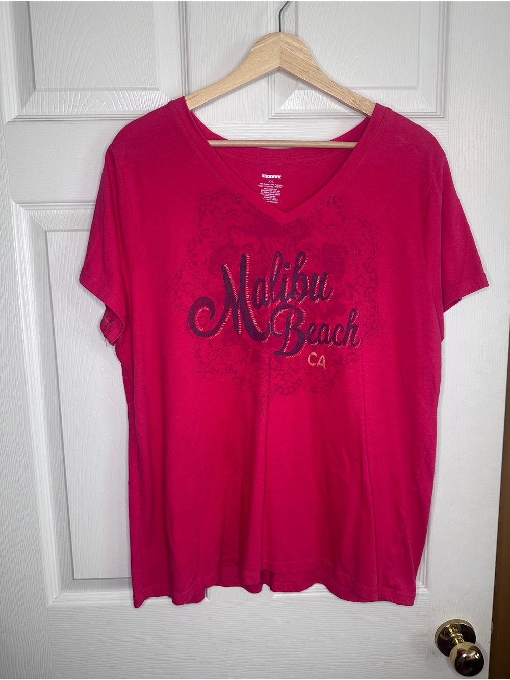 Source Unknown Malibu Beach V-Neck Tee - Bright Pink